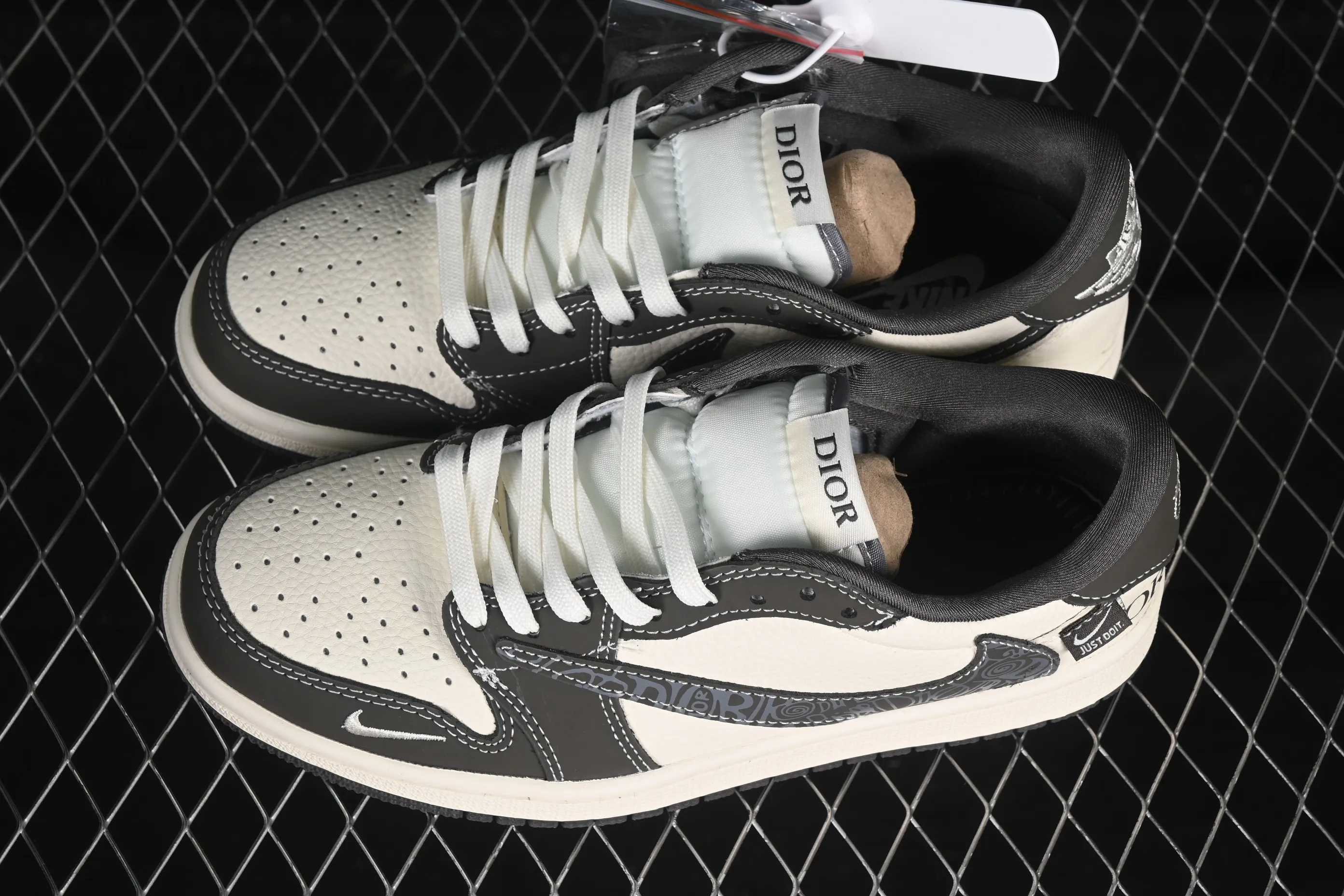 All categories Air Jordan Jordan series basketball shoes Air Jordan 1 Low High-end customized low-top sneakers Travis Scott x Fragment Design x Air Jordan 1 Low OG SP AJ1 Dior joint beige letter hook low-top cultural casual sneakers XS2024-039